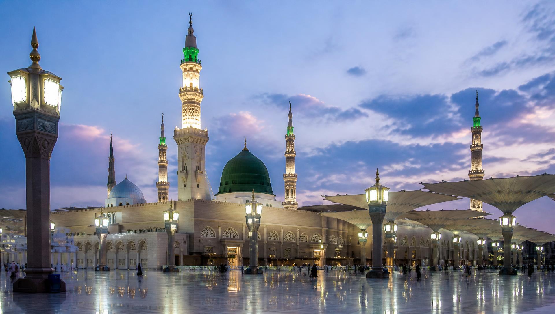 Masjid an-Nabawi in Madinah illuminated at blue hour